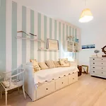 Joivy Stylish Flat With Balcony Near Castle 라팔로