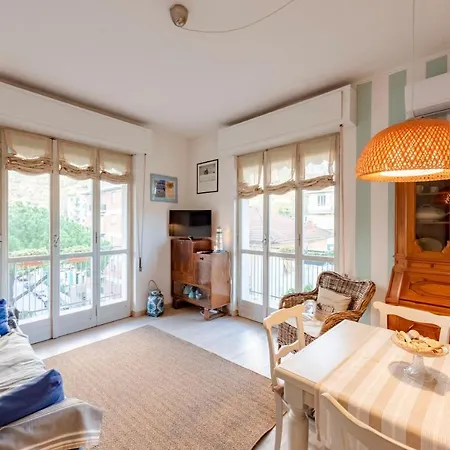 شقة Joivy Stylish Flat With Balcony Near Castle *