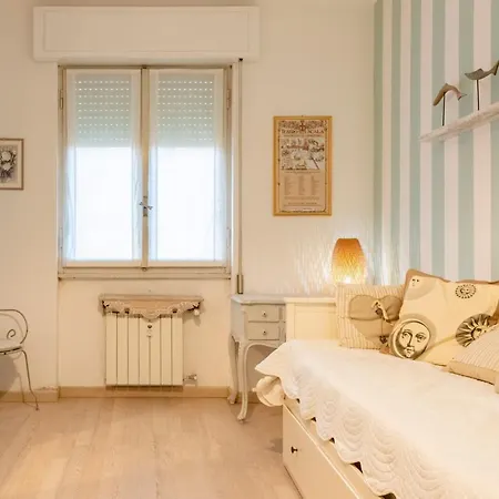 Joivy Stylish Flat With Balcony Near Castle