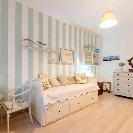 Joivy Stylish Flat With Balcony Near Castle Rapallo