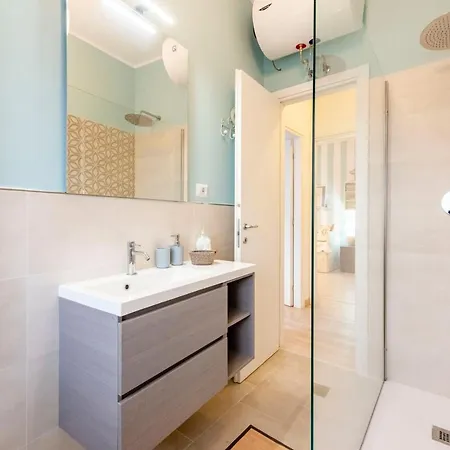 Apartmán Joivy Stylish Flat With Balcony Near Castle *