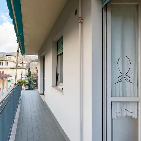 Joivy Stylish Flat With Balcony Near Castle