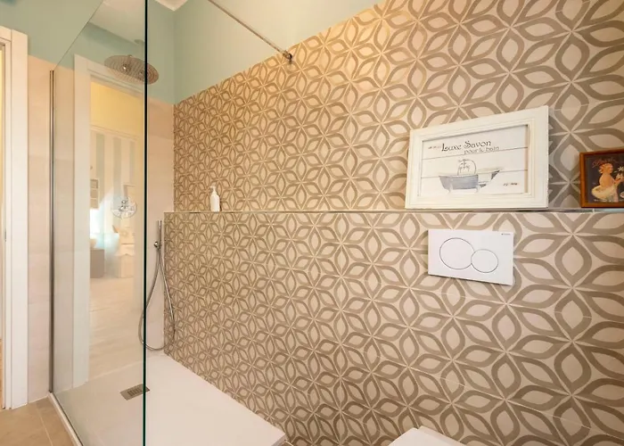 Joivy Stylish Flat With Balcony Near Castle شقة *